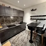 La Monique - Luxury Nautical Apartment *