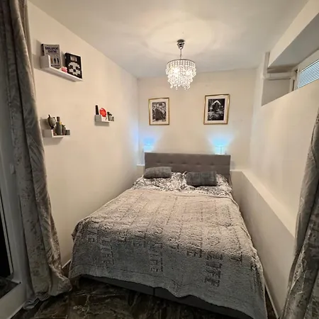 La Monique - Luxury Nautical *