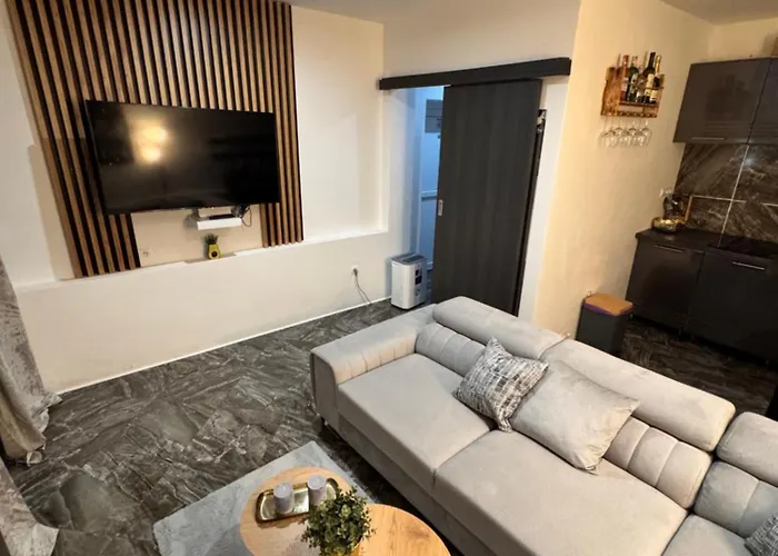 La Monique - Luxury Nautical