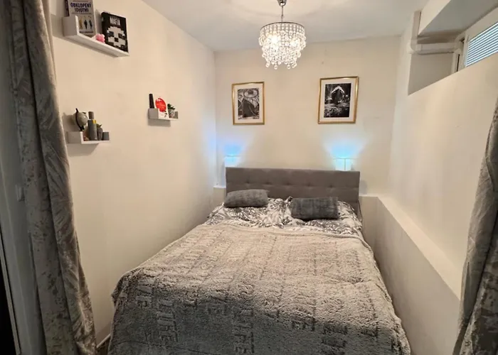 La Monique - Luxury Nautical *